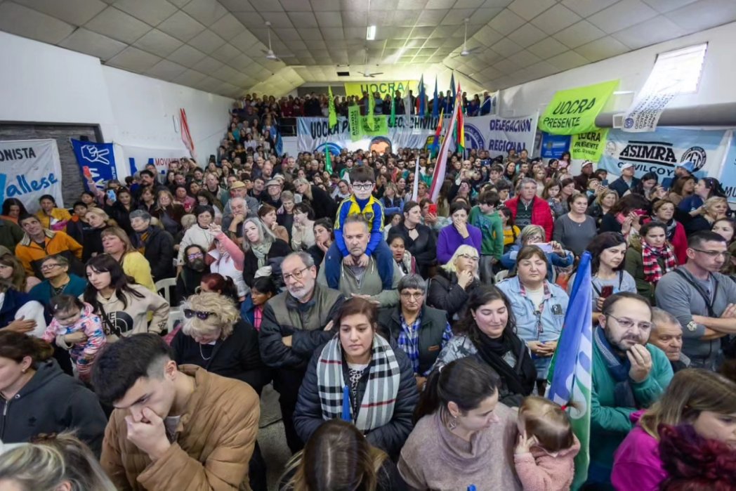 NSalbitano's tweet photo. Tanta gestión, tanta transformación en la Pcia. puede generar tanto amor de la gente. Gracias para siempre querido @Kicillofok https://t.co/ZvBiPayFku