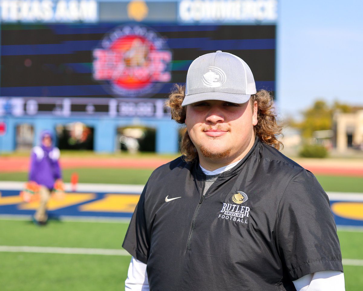 ChuckChaneyBCTG's tweet photo. “The pride it takes from being from the state of Kansas, you’re going to see it because we’re going to wear it on our sleeve,"
@Coach_JL51 said.

He's one of 3 coaches who saw promotions &amp; there was a new staff addition to @ButlerGrizzlyFB #NJCAAFootball
https://t.co/4foy8aCQdJ https://t.co/N9m8FFSba2