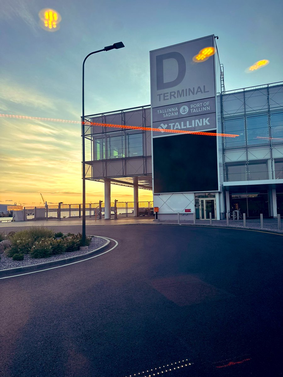 Port of Tallinn sunrise #Megadeth #Crushtheworldtour Helsinki next stop https://t.co/2t8wvFCjDx