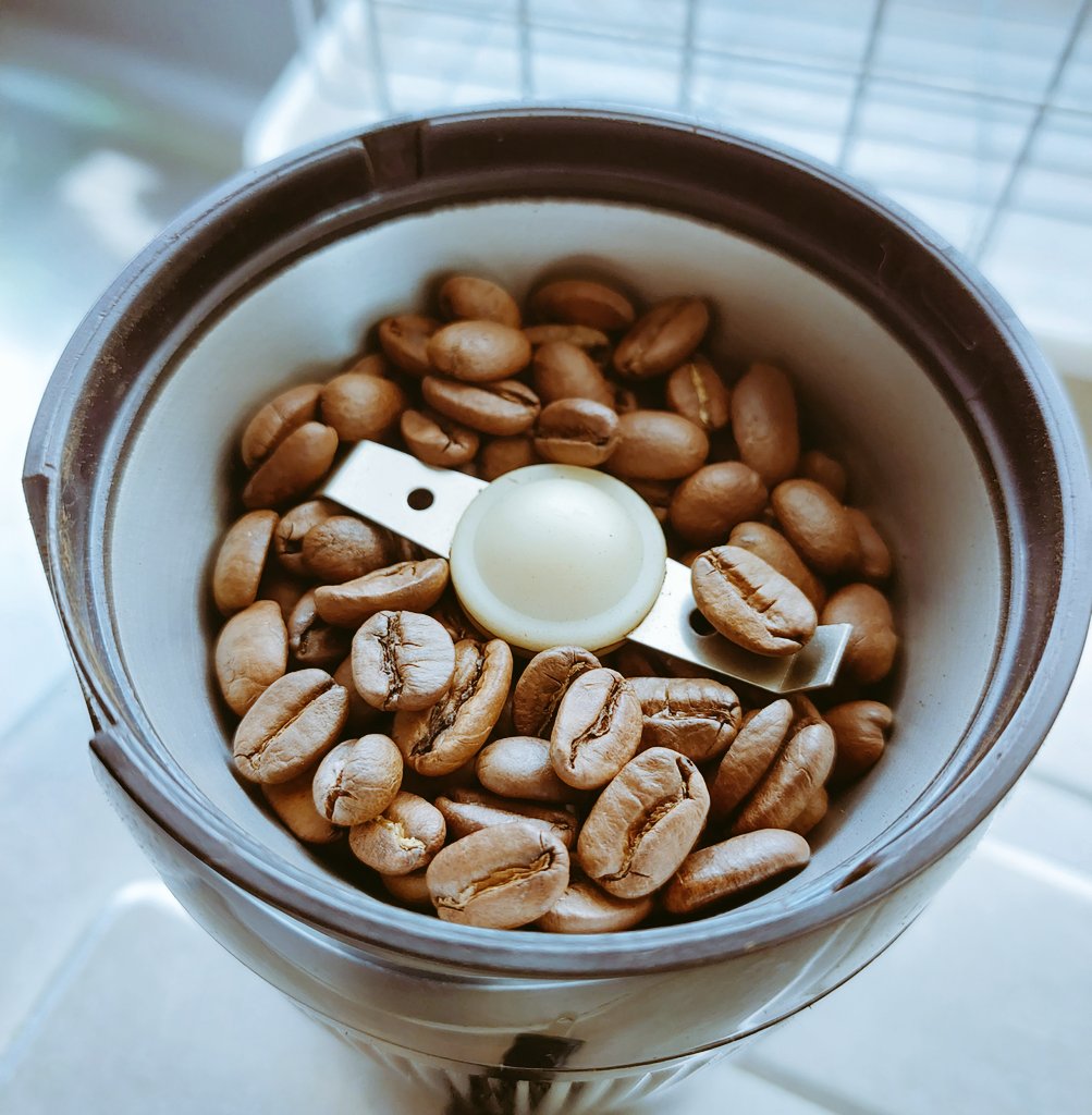 coffee_asagi's tweet photo. 今朝も新しい豆を開封。
長崎KARIOMONSCOFFEEさん(@kariomons)の、エル・グアゴ農園/ホンジュラス/ナチュラル。

華やかな香り。
甘い蜜の味。
これは紅茶だ。
美味しい。

豆の購入は、
高円寺のMcQUEENCOFFEESTANDさん(https://t.co/Oe5iUZqbRZ)

#ホンジュラス
#コーヒー
#coffee
#kariomonscoffee https://t.co/vSmtwZc1GV