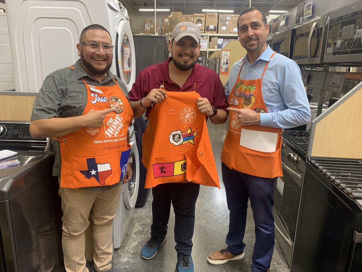 Thank you Jose for stopping by to help recognize our specialist Frank for achieving the highest HDPP in the store!! Way to go Frank! <a href="/MejutoAllen/">Allen Mejuto</a> <a href="/loisl97/">tonya h</a> <a href="/Jhans818/">Jonathan Barrera</a> <a href="/VioletaM6985/">Violeta _mulholland#6985</a> <a href="/ChinyereThd/">ChinyereTHD</a>