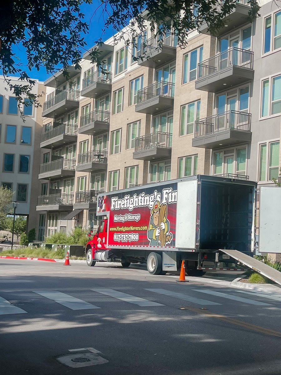 Firefighting’s Finest spotted at Burnett Lofts 📍

Did you know? We place safety cones at each end of the truck during loading and unloading this helps keep our men and your items safe!
