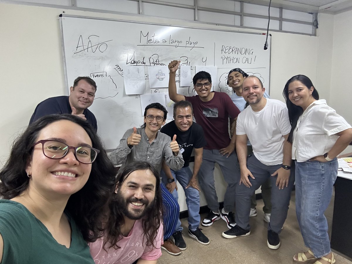 isaquinva's tweet image. El taller de rebranding de @pythoncali estuvo muy bacano, mil gracias por venir!!! @Allende_Salazar @andresgz00 @ikks @quienesmera @joseA_carrera @GabrielBorreroC #PythonCali