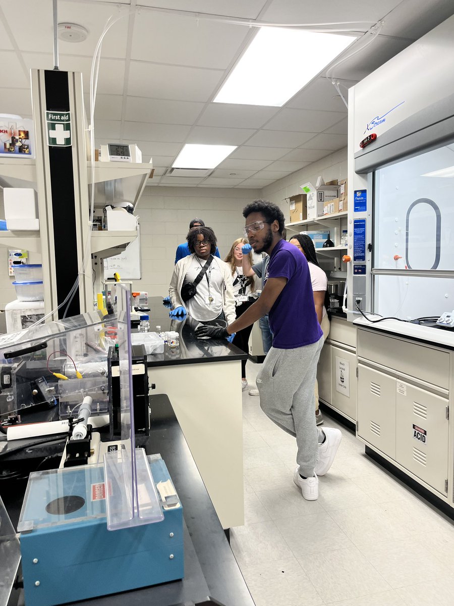 Jorge Almodóvar (@jorge_almodovar) on Twitter photo Big shout to group members <a href="/Kathy_Miranda18/">Katherine A. Miranda M</a>, Justin, Melanie, and Nicholas for performing lab demos to high school students as part of the Engineering Summer Academy! They learned about cells, biomaterials, and more! #proudPI Big shout to group members <a href="/Kathy_Miranda18/">Katherine A. Miranda M</a>, Justin, Melanie, and Nicholas for performing lab demos to high school students as part of the Engineering Summer Academy! They learned about cells, biomaterials, and more! #proudPI