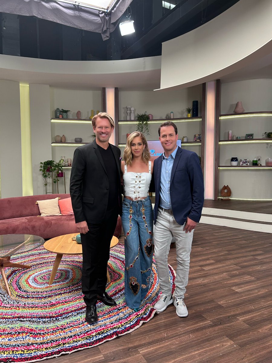 Mcoltro's tweet photo. Finish my visit to the set of #ConCarmen with talented @carmenaub that is sharing with me the role of #executiveproducer in this third season****terminando mi visita a la grabación de la tercera temporada de Con Carmen https://t.co/GjtVFp6iU2
