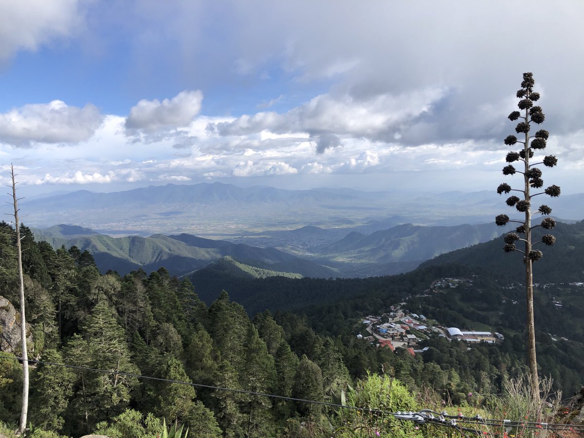 Ske riany la’ts Bak des kia dany Yatyana / A view to the Tlacolula valley from the mountains in the northern sierra / Así se ve el valle de Tlacolula desde el mirador de Benito Juárez en la sierra. #UsaTuVoz #ZapotecoColonial