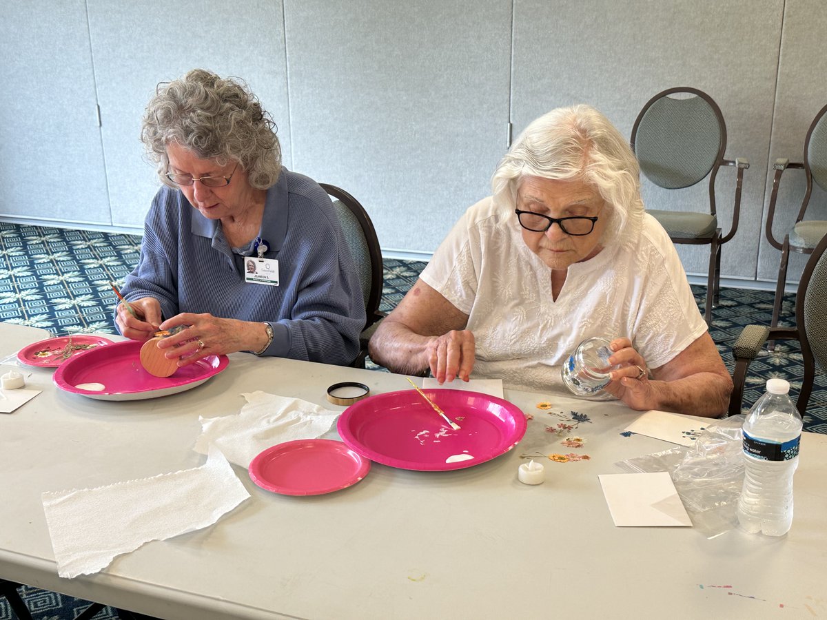 GreenFldsGeneva's tweet photo. Residents created pressed flower lanterns.
Famed 20th-century artist Pablo Picasso once said “art washes from the soul the dust of everyday life”  &amp; whether one is appreciating, creating or both, art proves to do that &amp; more.
Read more #ArtisticExpressions https://t.co/O9UoKzdn4m https://t.co/cP3ld2q11f