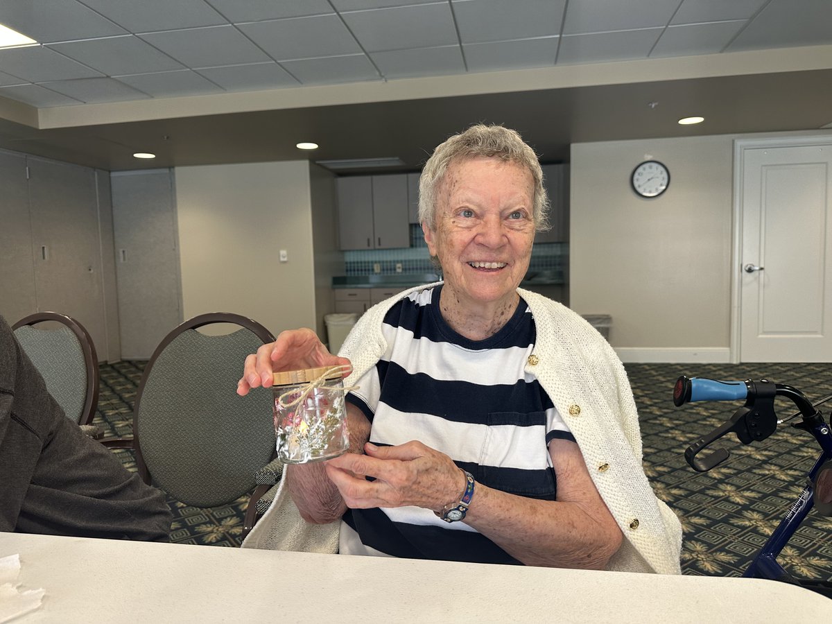 GreenFldsGeneva's tweet photo. Residents created pressed flower lanterns.
Famed 20th-century artist Pablo Picasso once said “art washes from the soul the dust of everyday life”  &amp; whether one is appreciating, creating or both, art proves to do that &amp; more.
Read more #ArtisticExpressions https://t.co/O9UoKzdn4m https://t.co/cP3ld2q11f