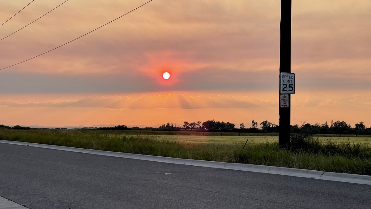 edgarcedilloTV's tweet image. Smoke always makes for the best sunsets #mtfire