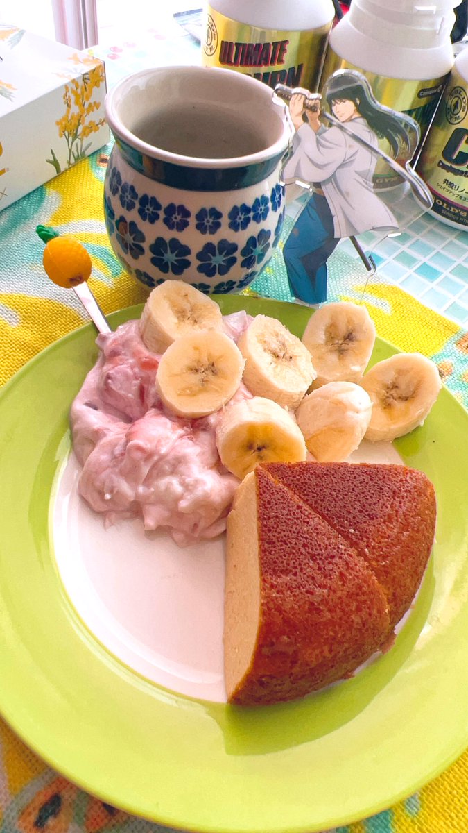 Mizm0ri's tweet image. 朝☀️BCAA飲んで有酸素してプロテイン
昼☁️炊飯器で作った
おからケーキにオイコス🍓味〜バナナを添えてみた

非常に甘くないので👹💢次作る時、甘いプロテインとおからパウダー半々でつくってみる‼️ ﾊﾞﾅﾅｶﾞｲﾁﾊﾞﾝｱﾏｲ🍌

#おからパウダー
#豆乳
#卵2個
#ラカント
#ベーキングパウダー少