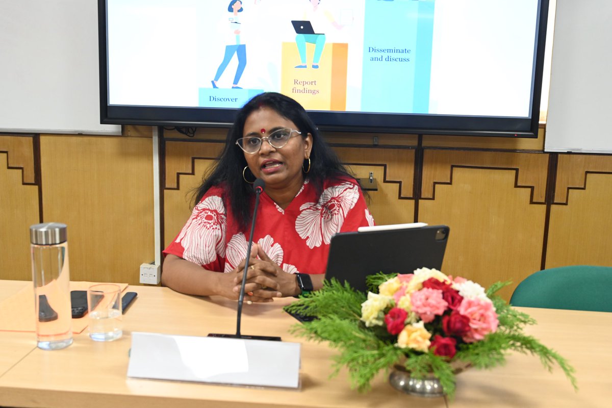 NehaScope's tweet photo. Had an interactive session with the newly recruited CSIR scientists @CSIR_HRDC Ghaziabad. 

Topic “From Lab to Masses : Communicating Science in the World of Information”. 

Bombardment of questions and discussions on aspects of Science Communication made it very interesting. https://t.co/JVbMj6Hdsf