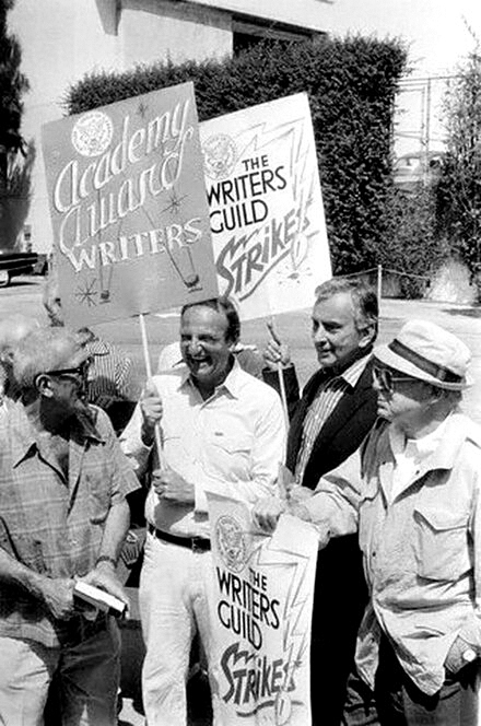 #RIP Screenwriter Bo Goldman. Two Academy Awards, two Golden Globe Awards, two WGA Awards and the WGA Lifetime Achievement Award in 1998. Pic: Goldman with Gore Vidal, Richard Brooks and Billy Wilder during the 1981 Writers Guild strike. #WGAstrike #SAGAFTRAstrike #WGAstrong