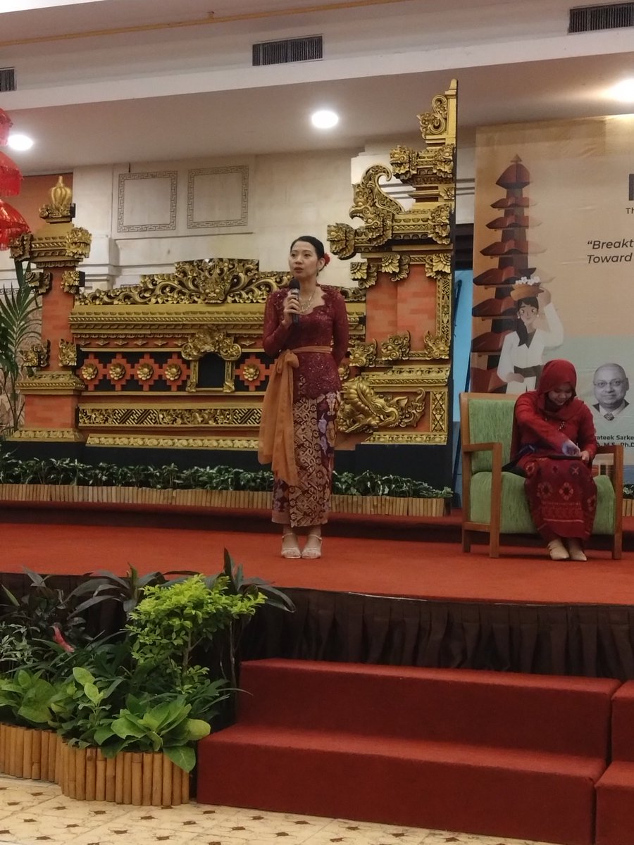 profBPM's tweet photo. Next on the stage is professor @MahendrawathiER who presents her views on a process-oriented indigenous theory for #DigitalTransformation.
Note her wonderful, indigenous kebaya.
#Isico2023 #BPMcommunity https://t.co/SQHIVOMng8