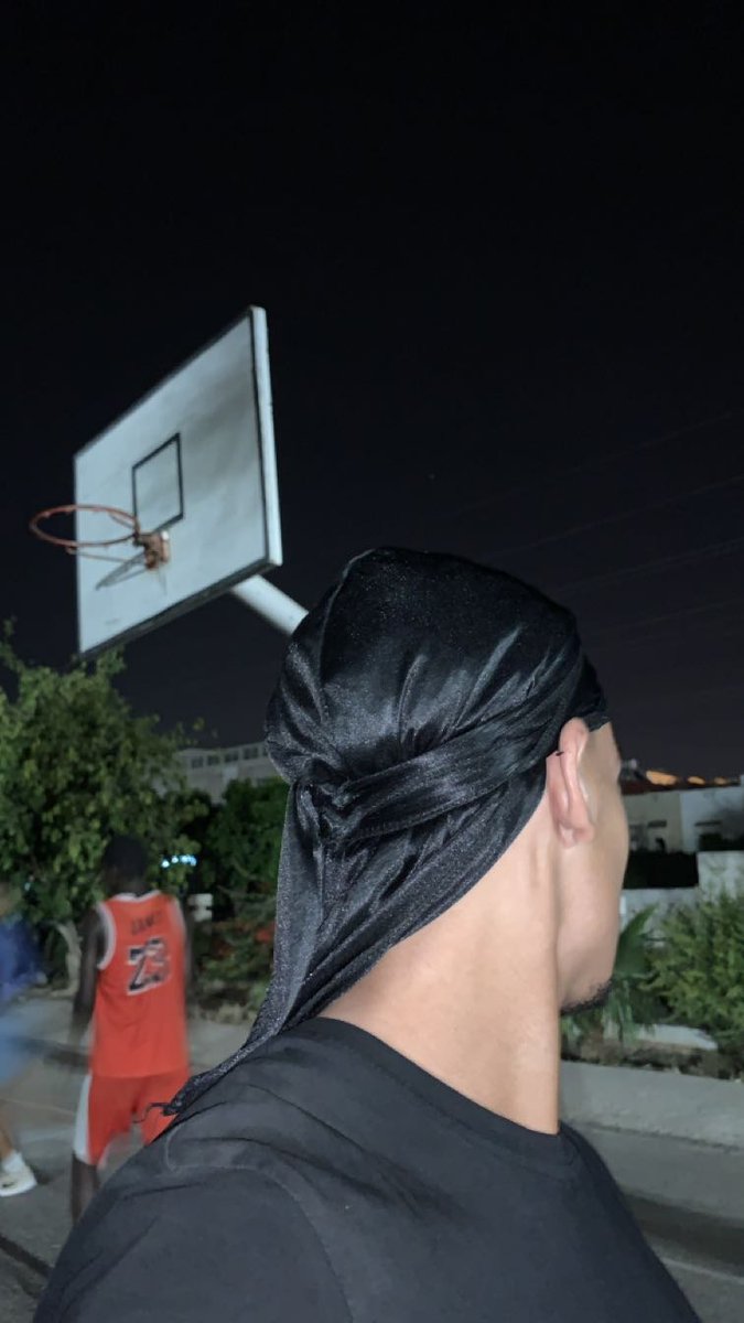 AnasErrajy's tweet photo. Hoopin' at night is always the best feeling <3 https://t.co/Y0ZYVEg5lR