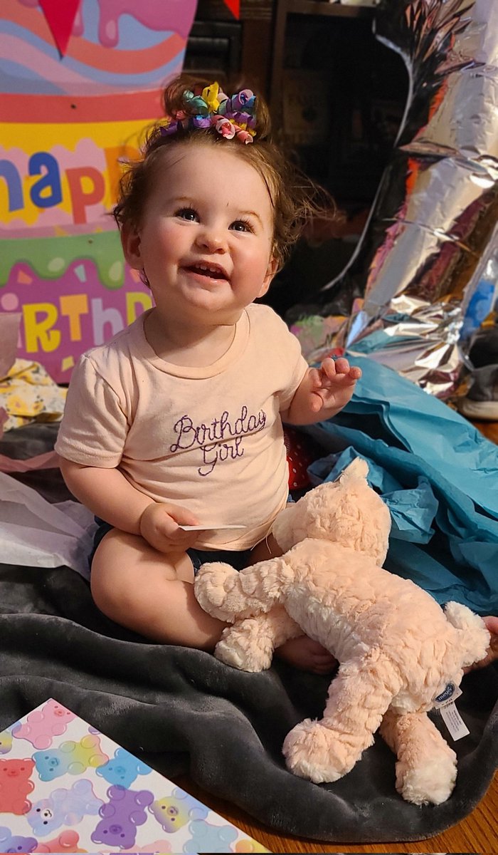 My sweet lil baby girl turned a year old today 🥺