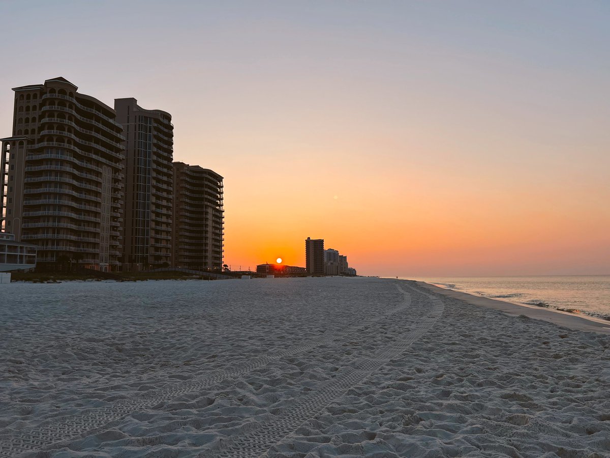 HoustonSerenity's tweet photo. Beach sunrises >>>> https://t.co/U8Mv1SrJey