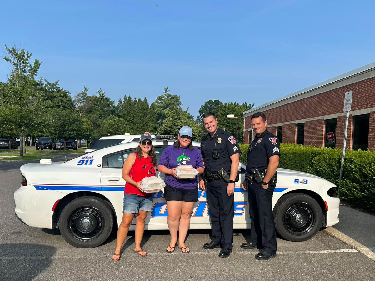 It was a great night for our Miller’s BBQ fundraiser! Thank you to our parent and staff volunteers, and all who purchased meals!! We were able to donate meals to <a href="/colonie_police/">Colonie Police Department</a> and <a href="/ColonieEms/">Colonie EMS</a> as a thank you for all they do for our community. 💜🤍🐊
