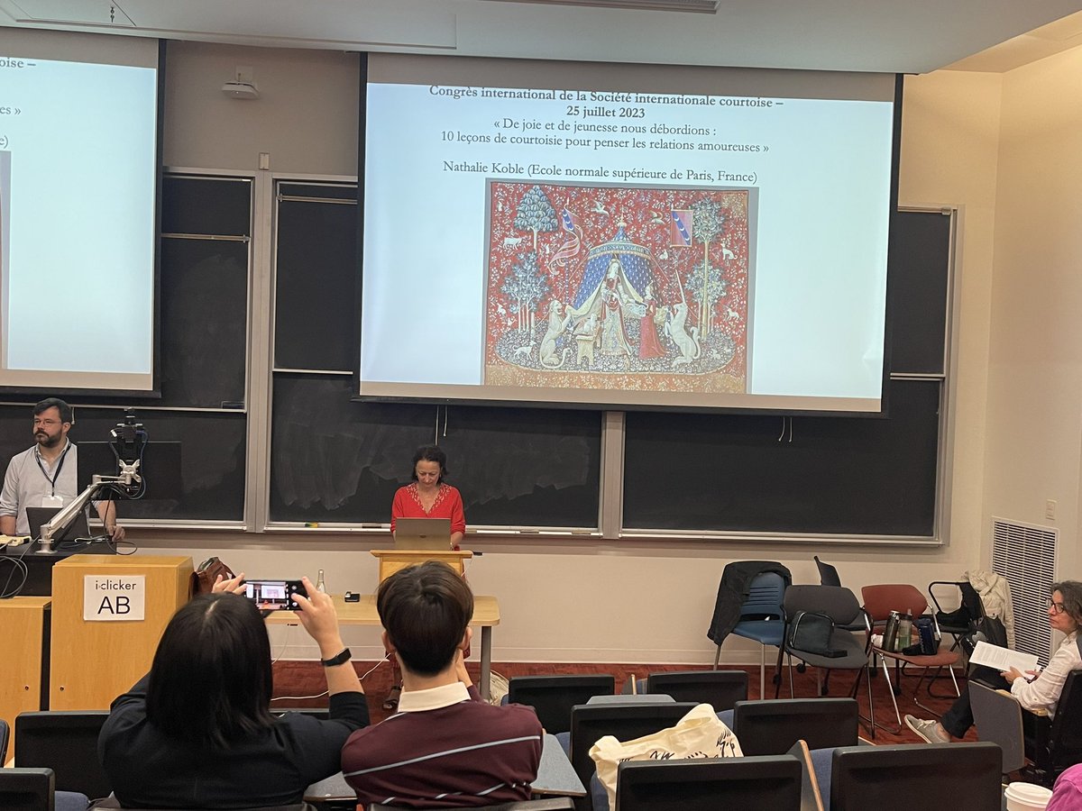 ‘De joie et de jeunesse nous débordons: 10 leçons de courtoisie pour penser les relations amoureuses’. Merci Nathalie Koble pour cette magnifique et joyeuse plénière! <a href="/CourtlyLit/">International Courtly Literature Society (ICLS)</a>