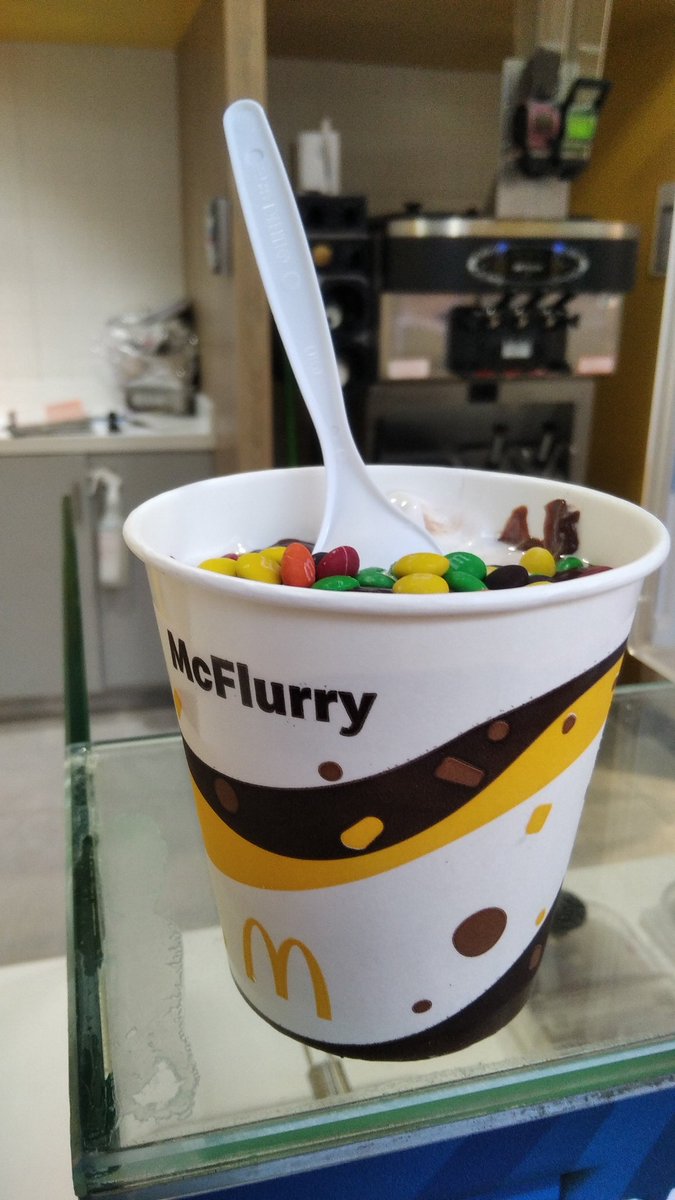 Shirley18390531's tweet photo. Hola amigos. Con el fuerte sol de hoy en mi linda #guayaquil se me antojo un #heladito en la tarde... Y uds con que refrescaron este caluroso día ??? https://t.co/gZG2RGBrN3