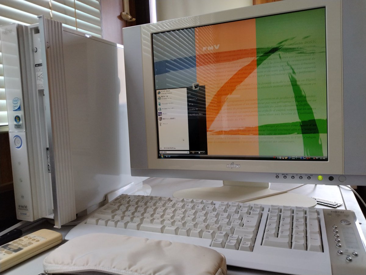 HiroshiOyanagi's tweet photo. そしてFMV先生
オンWindowsVista先生
オフライン最強機器 https://t.co/p49zGCxfk5