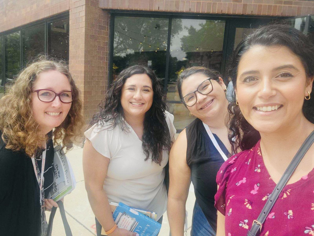 leahod's tweet photo. Summer conferences at Morton College are pretty enjoyable when you learn alongside these ladies and you have food trucks for lunch! Thanks #SOLin99!
@TheresaAdelphia @BilingualCDiaz @MissSamayoa @BeaMaldo310 https://t.co/7zKdllrtQb