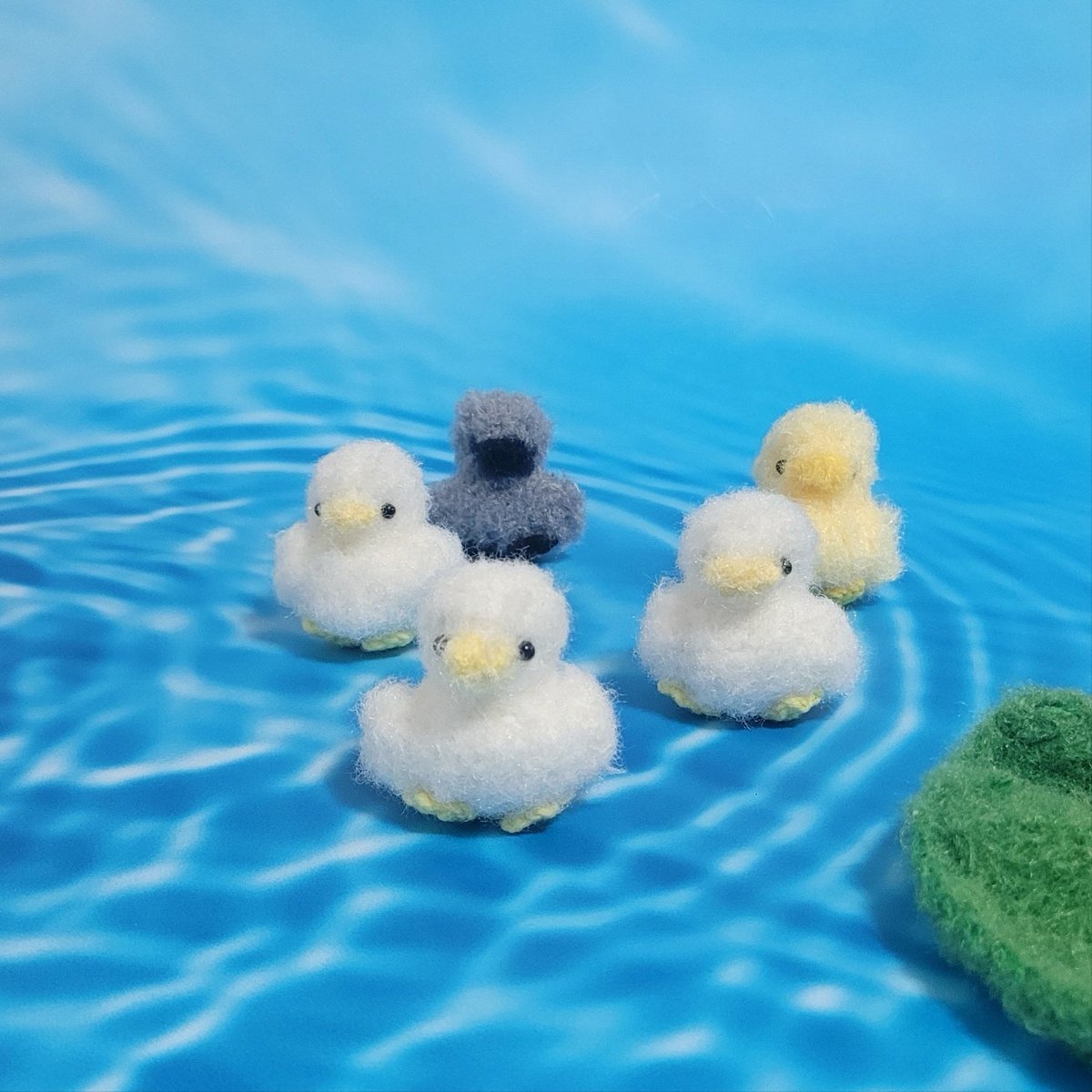 crochet_hanu's tweet photo. 오랫만에 알티이벤트를 진행하려구 합니다 
알티+팔로 주신 한분에게 보송와기오리 <이전 오리보다 보송하고 작습니다.
아래 있는 색상 중 원하시는 색의 인형을 보내드리겠습니당 당발은 7월 31일 저녁 (퇴근시간에 따라 밤에 뽑을 수 도 있습니다.) https://t.co/tiqK1IObe7