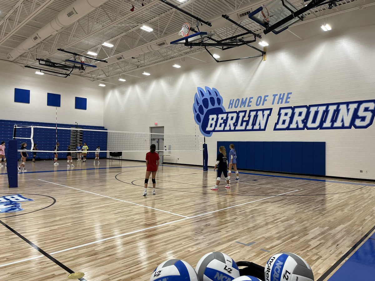 Great first week of open gyms at Olentangy Berlin Middle School! Excited to get our inaugural season started with tryouts next week! #bruins <a href="/OBLMSPrincipal/">Nathan Davis</a> 🏐🐻
