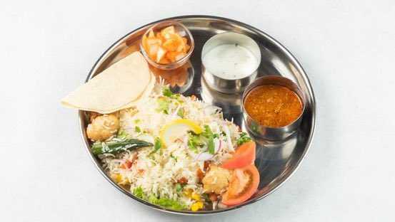 CurryIndees's tweet photo. 🇮🇳神楽坂　indees curry🇮🇳

こんにちは🌞
神楽坂はお祭りですね！
テイクアウト専用お祭りメニューございます😊

ランチ・ディナー共に通常営業しております！
#東京 #新宿 #飯田橋 #水道橋 #インド料理 #ビリヤニ https://t.co/HqS1HRc41a