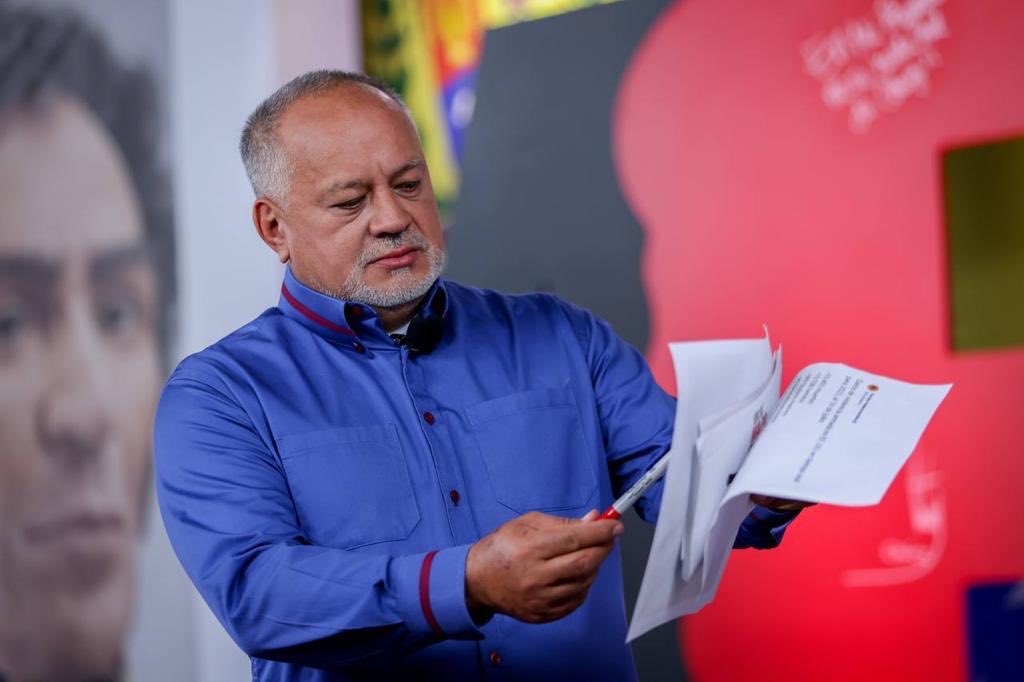 sesilvio's tweet photo. ⁦@dcabellor⁩ El tema mediático hay que tenerlo presente, el Comandante siempre nos alertó. Aquí en Venezuela a los medios se les llamaba el cuarto poder, porque ellos decidían.

#UnidosConBolívarYChávez https://t.co/i5kHSgE1Nq
