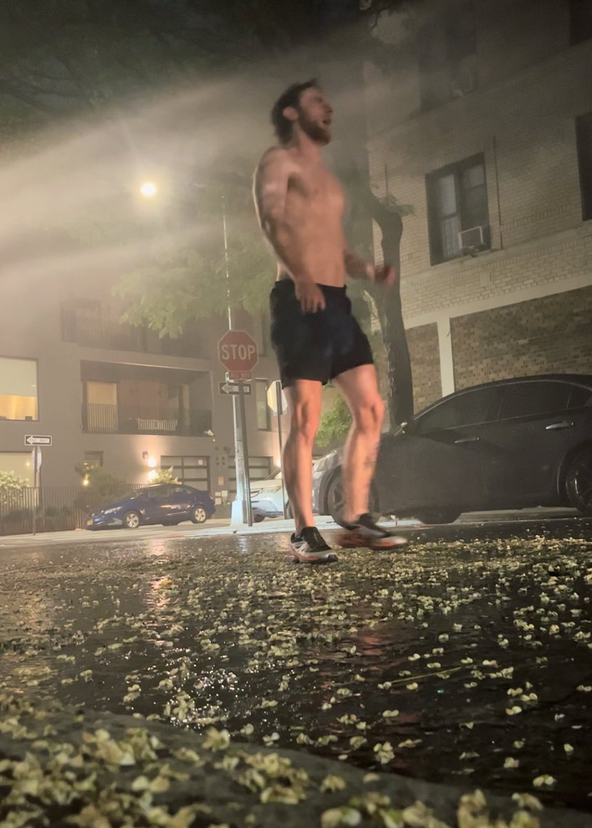 mackraww's tweet photo. Hot out here https://t.co/82hBVD0ITw