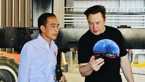 TESLA TENTU TIDAK BISA MEMAKSA INDONESIA UNTUK MENSUPLAY NIKEL 

Banyak yang mentertawakan Jokowi ketika Tesla, perusahaan Elon Musk lebih memilih berinvestasi di Malaysia. Padahal Indonesia begitu gigih mengajak kerjasama, sampai harus mengunjungi Elon Musk, bahkan tidak