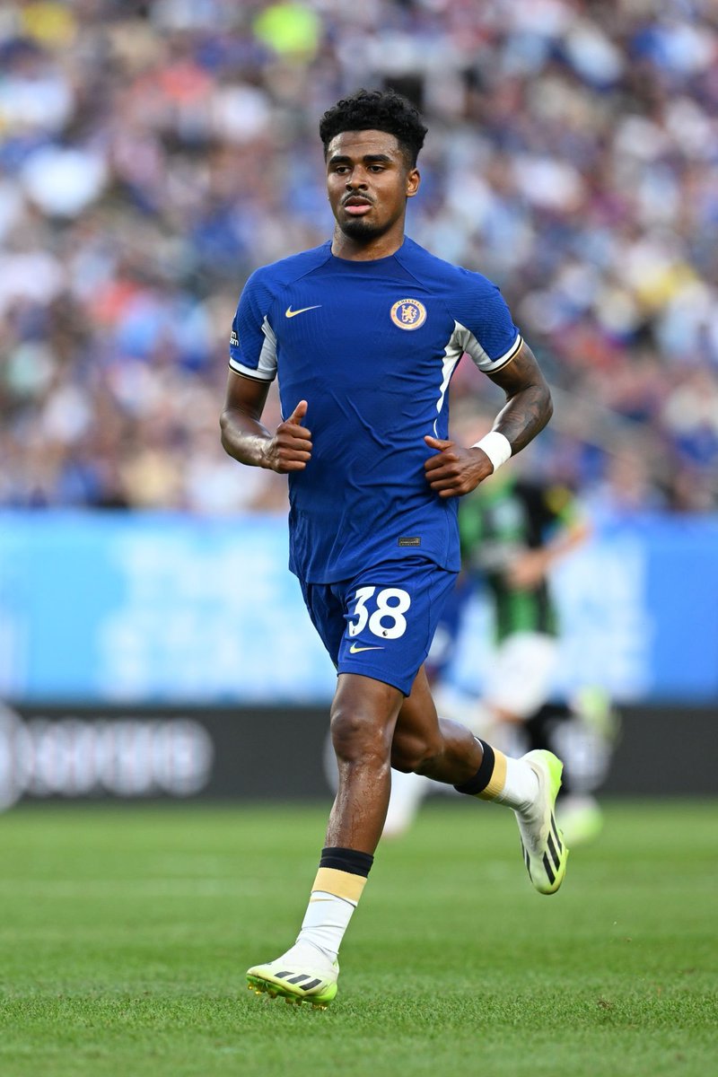 ChelseaEleven's tweet photo. Pochettino tentang Ian Maatsen:

 "Saya sangat senang dengannya. Dia bisa bermain di banyak posisi berbeda. Kualitas dan pemahamannya terhadap permainan, dia adalah pemain yang sangat cerdas dan saya sangat senang dengannya sejauh ini." #CFC #Chelsea https://t.co/kOYAdNtAss