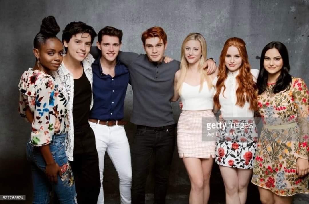 I want to say good night to the cast of Riverdale Are

KJ Apa
Madeline Petsch
Casey Cott
Lili Reinhart
Camlia Mendes
Ashleigh Murray
Cole Sprouse

I hope you're having good night sleep in you're bed https://t.co/wGi1Rt8ePn