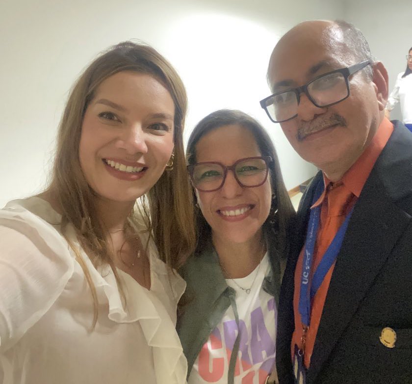 ginoidfr's tweet photo. Hoy en FaCE UC entrega de credenciales por parte de nuestras autoridades rectora @jessydivo , Decana Brígida Ginoid de Franco, así como los decanos José Corado y Benito Hamidian a docentes ganadores como profesores ordinarios ¡Enhorabuena! #FaCEUC https://t.co/8Szag80x0U