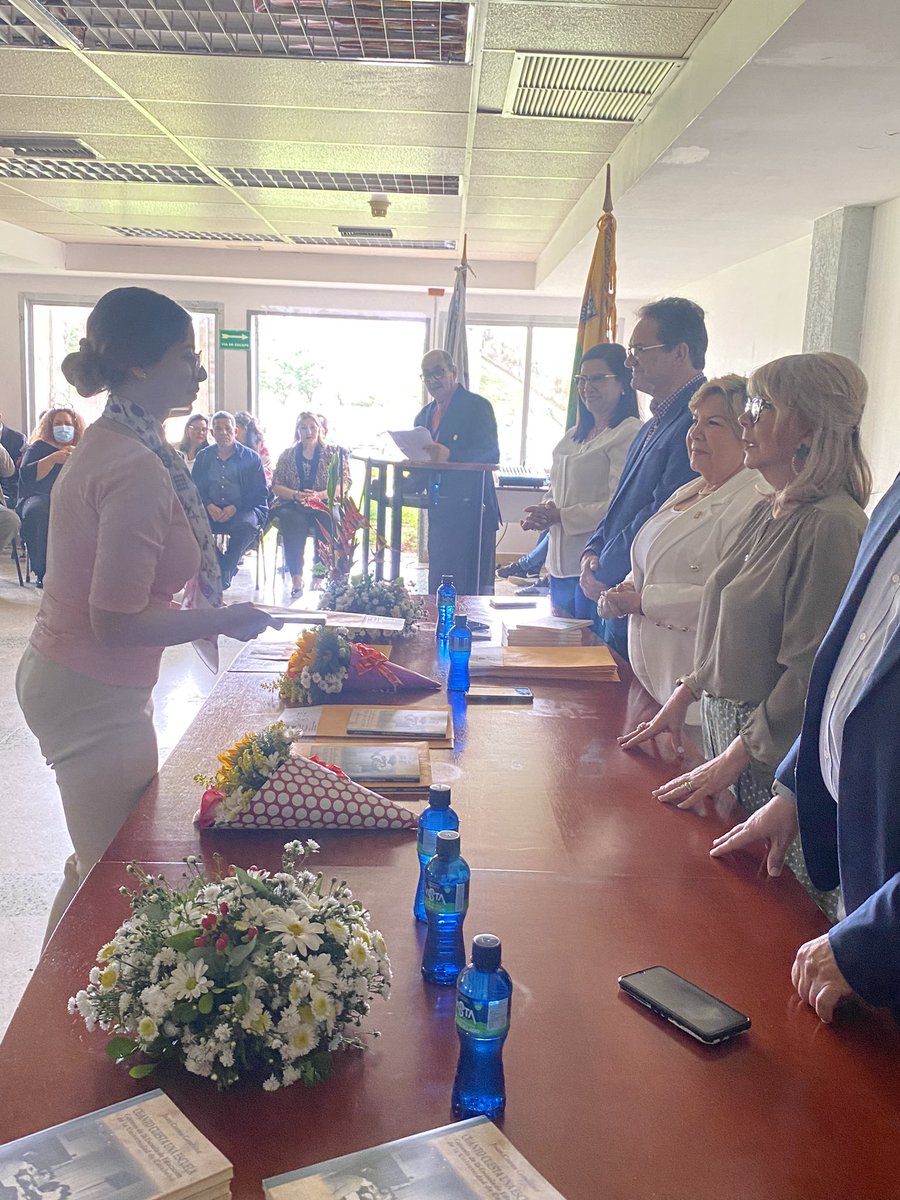 ginoidfr's tweet photo. Hoy en FaCE UC entrega de credenciales por parte de nuestras autoridades rectora @jessydivo , Decana Brígida Ginoid de Franco, así como los decanos José Corado y Benito Hamidian a docentes ganadores como profesores ordinarios ¡Enhorabuena! #FaCEUC https://t.co/8Szag80x0U