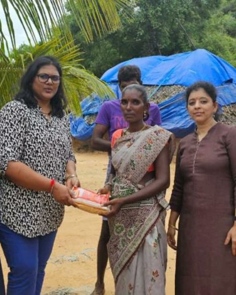 rcctowers's tweet photo. #RotaryClubOfChennaiTowers team donated clothes, oil, dal, rice, and snacks to Nangalathur tribe. Thanks to Ann Manasa, Rtn Sapna, and Annets Suhita and Rakshita for supporting Rtn Della’s project.

 #RCCT #CommunityService #Rotary #Womens  #Updates  #TodaysNews #Events https://t.co/fJXRi9gA8j