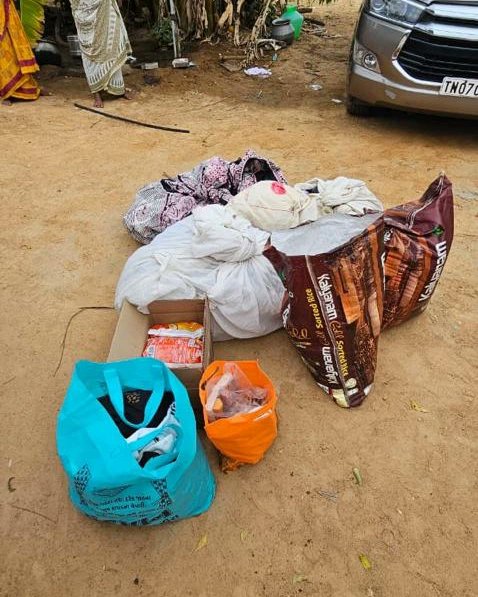rcctowers's tweet photo. #RotaryClubOfChennaiTowers team donated clothes, oil, dal, rice, and snacks to Nangalathur tribe. Thanks to Ann Manasa, Rtn Sapna, and Annets Suhita and Rakshita for supporting Rtn Della’s project.

 #RCCT #CommunityService #Rotary #Womens  #Updates  #TodaysNews #Events https://t.co/fJXRi9gA8j
