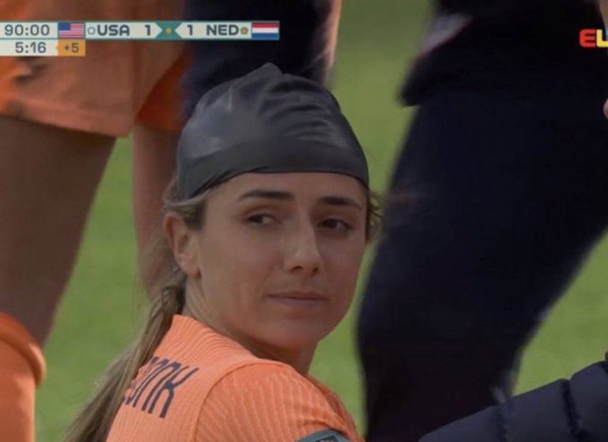 I’m peeing 😭😭😂😂 DVD definitely sees the uswnt in her nightmares 💀💀 #USANED