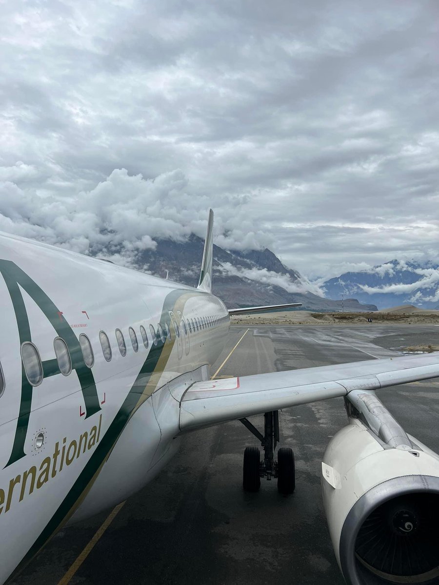 Is this airport the most scenic airport in the world? 

📍Skardu; Pakistan

#Pakistan #Travel