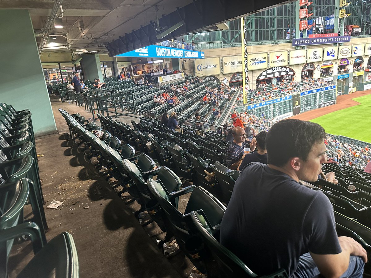 PNav57's tweet photo. Anyone who left this game early should be denied playoff tickets… https://t.co/8q73zVOr1S