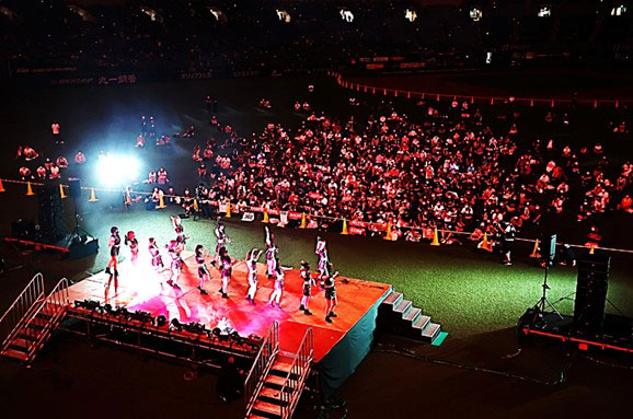 8/19(土)試合後は「#BsGirls 10th Anniversary Special Live」開催💎🎤
BsGirls2023メンバーとOGによるスペシャルパフォーマンスをお届け🥰
より近くでご覧いただける「グラウンド観覧チケット🎫」を7/30(日)から販売いたします。
buffaloes.co.jp/news/detail/20…
#BsGirls10th💎
#Bs2023