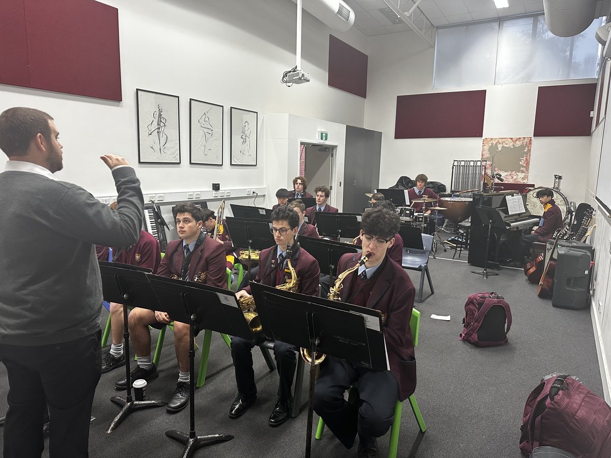 Marcellin's tweet photo. Our Senior Big Band students are working with arranger and double bass specialist Toshi Clinch as part of preparations for the Victorian School Music Festival kicking off tomorrow.
#workinghard #vsmf #bigband #striveforthehighest https://t.co/agnJRDolT8