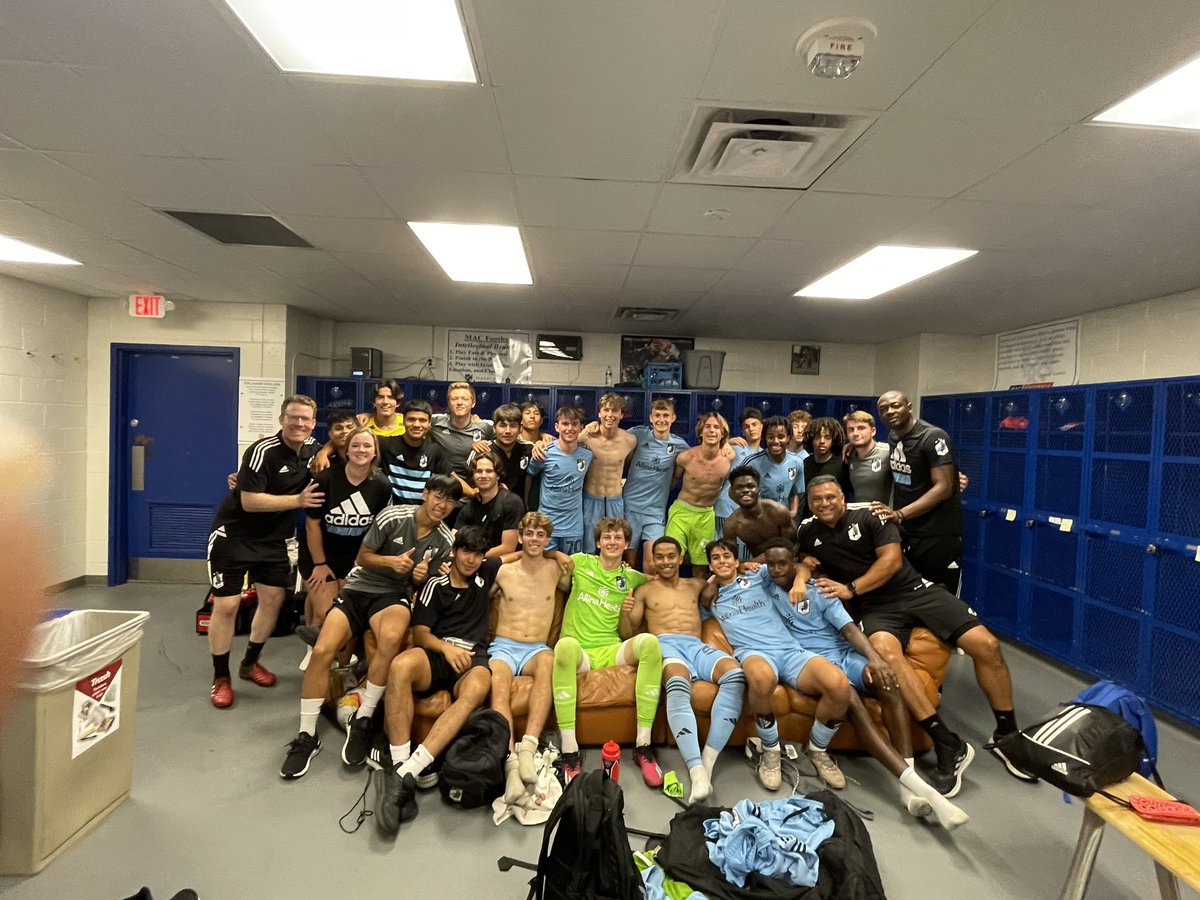 fanendo's tweet photo. Proud of the boys, 1 more for the 🏆 ! https://t.co/0258zevMXZ