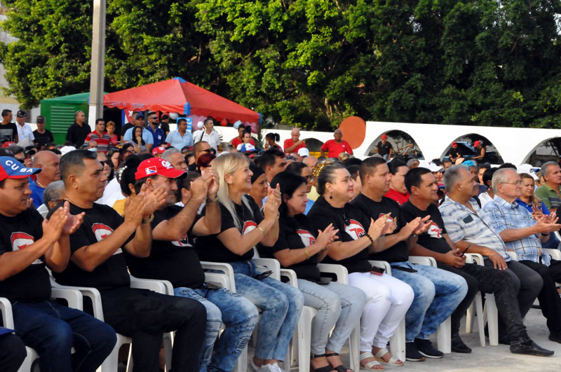 FernandaCuba36's tweet photo. @ICuba15 @FrankCuba2021 @LolaVid @GisellePlus @IsmaelCuba5 @Aittana20 @Necio20201 @rmandoVersos @OmarMG31685418 @ernestofidel730 @AlexiaCO79 Venceremos #ConTodosLaVictoria #HolguinSi https://t.co/5oTn15w3Si