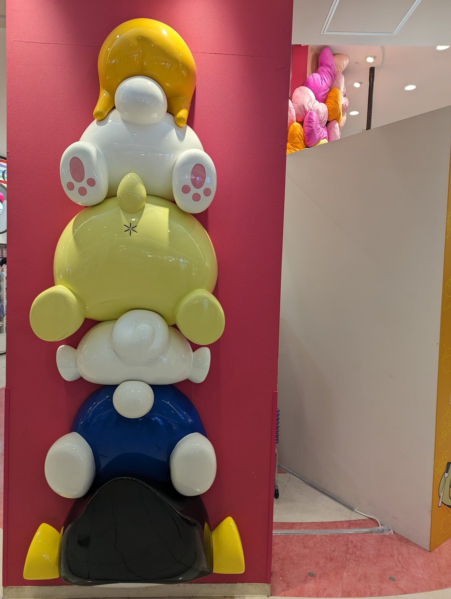 OMG_8192's tweet photo. 東京はグローバル…
日本語より外国語が飛び交っておりまふ
#HelloKittyJapan https://t.co/k1Npqwujqs