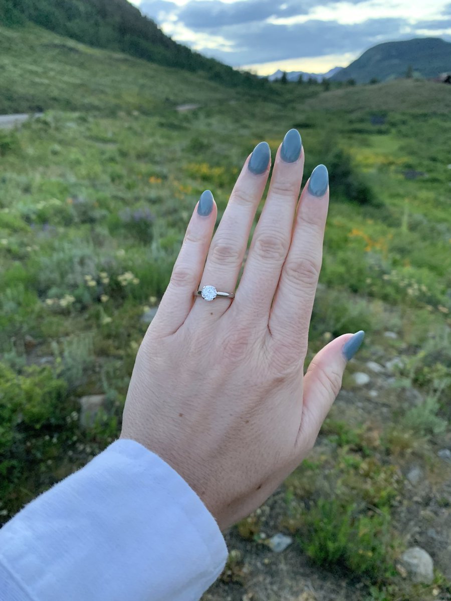 WMRobinEcon's tweet photo. Having fun in Colorado. I got engaged! https://t.co/KZ8gANNBWf