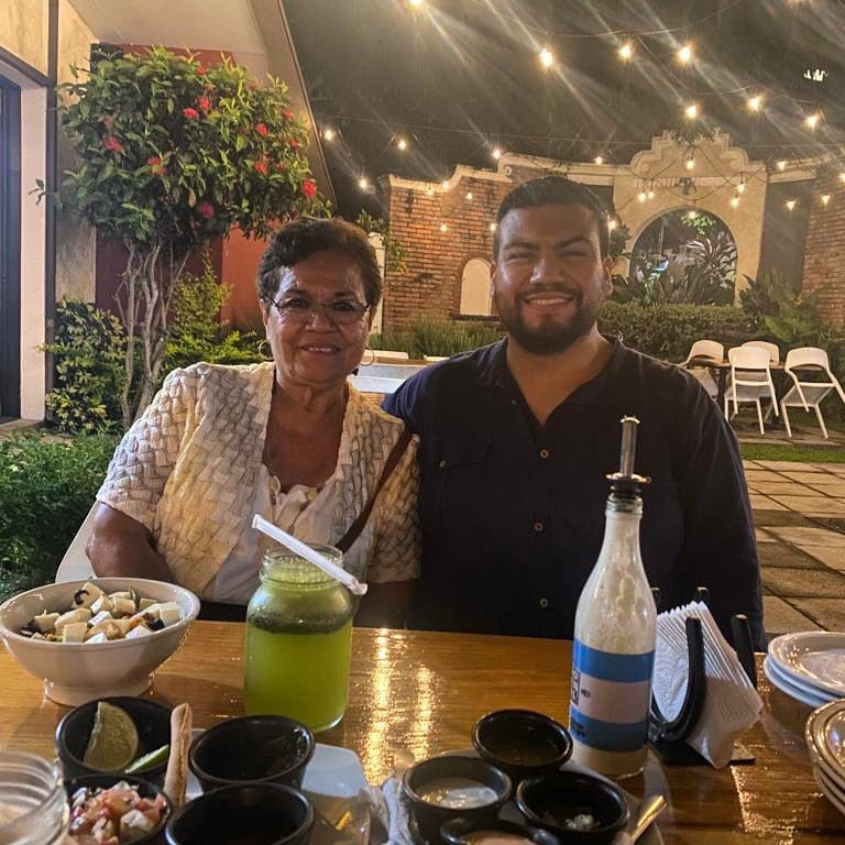 DavidSalomonDev's tweet photo. @noticias4vision Saludos a mi abuela Ana hasta Las Vegas de su nieto David. Feliz día abuela. https://t.co/JMLQwd6PpN