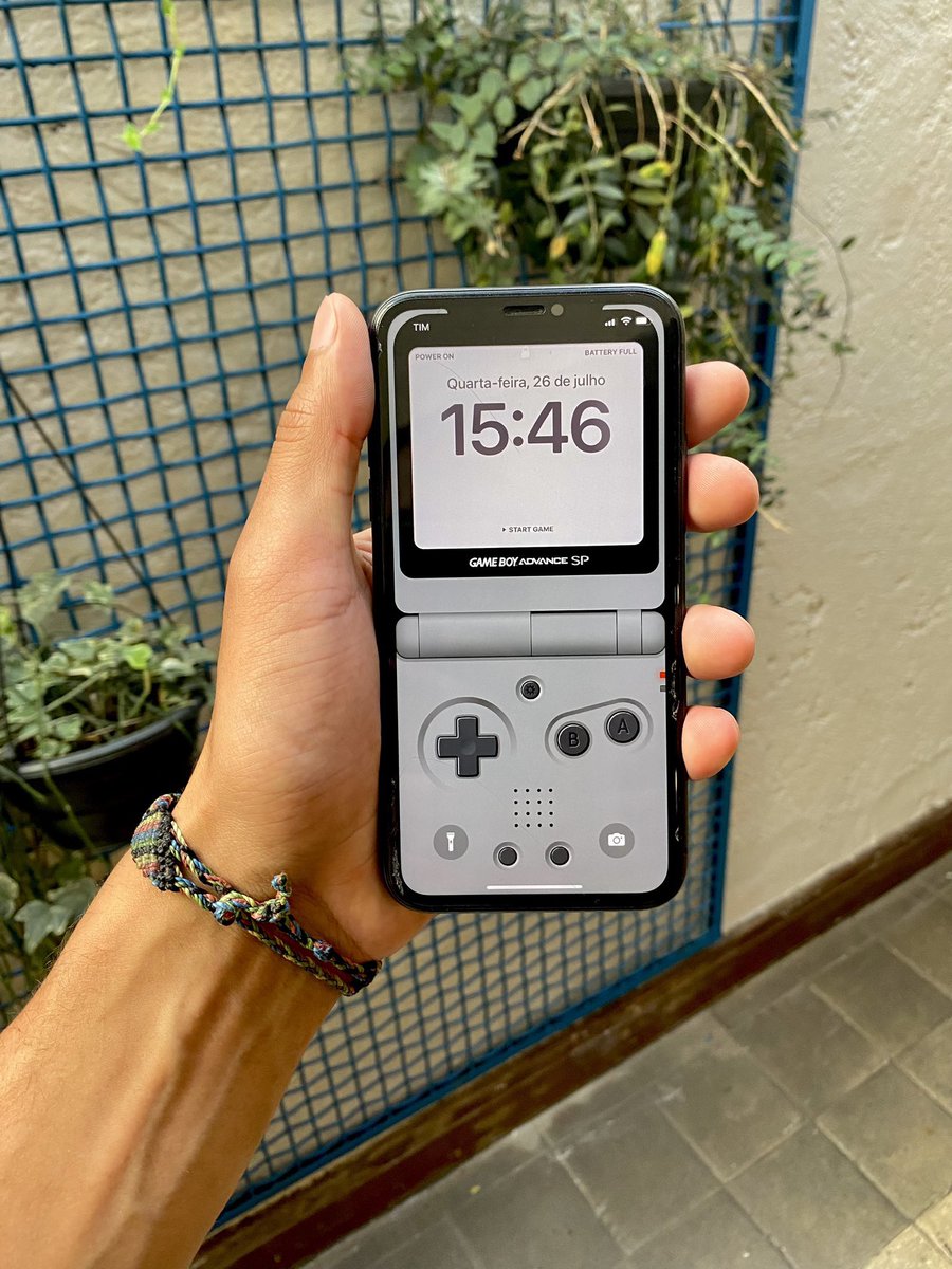 choquei's tweet photo. 🚨VEJA: Nova tela de bloqueio para iPhone viraliza e vira tendência entre as pessoas. https://t.co/0X2Xp8fsiW
