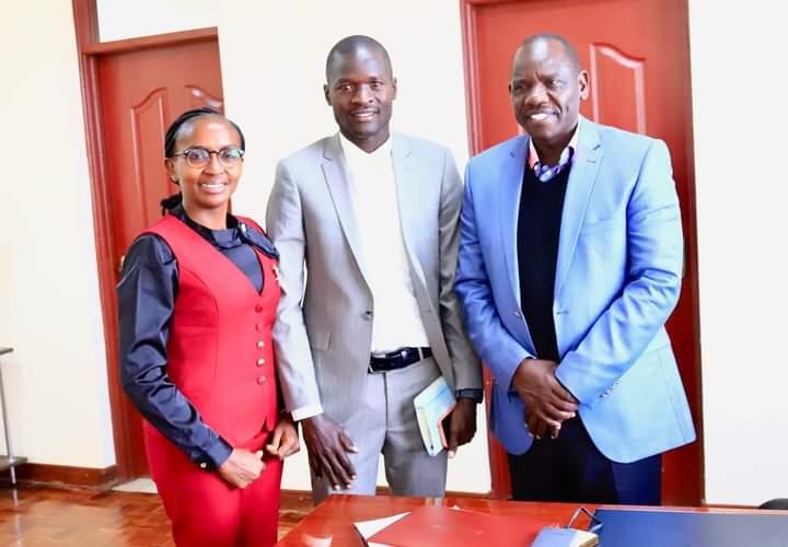 Meeting Uasin Gishu county Governor Bii and CEC member for Sports Lucy Njoroge. I was taking a message of unity and team work in sport and investment. https://t.co/eU5SAvygfD