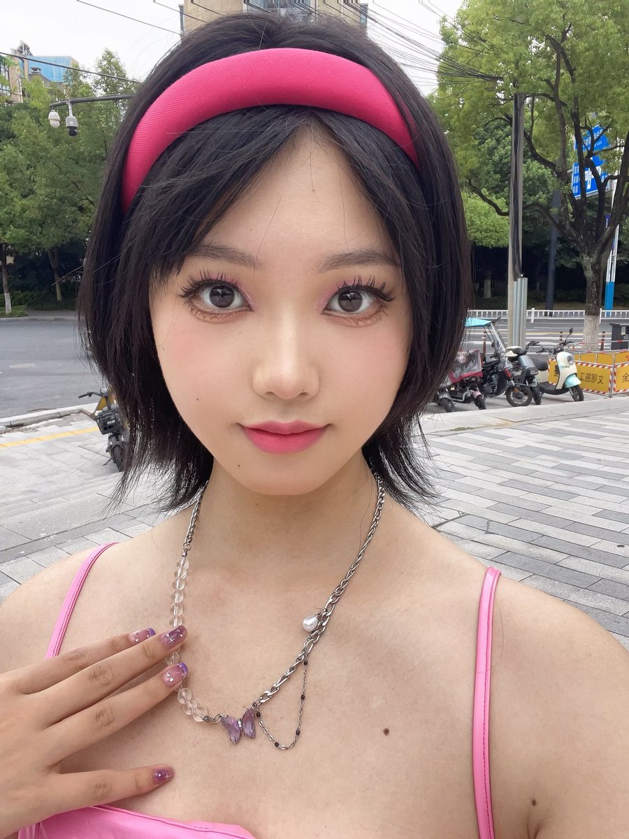 Vicious9382's tweet photo. 穿成芭比风去看芭比啦 https://t.co/d4ivodgUkb